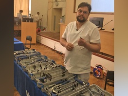 

В НИИ Скорой помощи им. И.И. Джанелидзе состоялся мастер-класс Surgical Synergy рисунок
