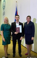 На торжественной церемонии 3 622 студентам вручили дипломы об окончании среднего профессионального образования рисунок
