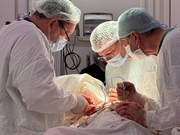 

Хирурги НИИ скорой помощи им. И.И. Джанелидзе спасли пациента с редким смертельно опасным состоянием – синдромом Бурхаве рисунок
